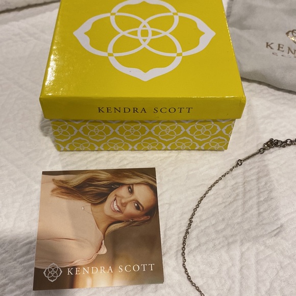 KENDRA SCOTT DRUSY PENDANT NECKLACE IN IRIDESCENT - Picture 3 of 10